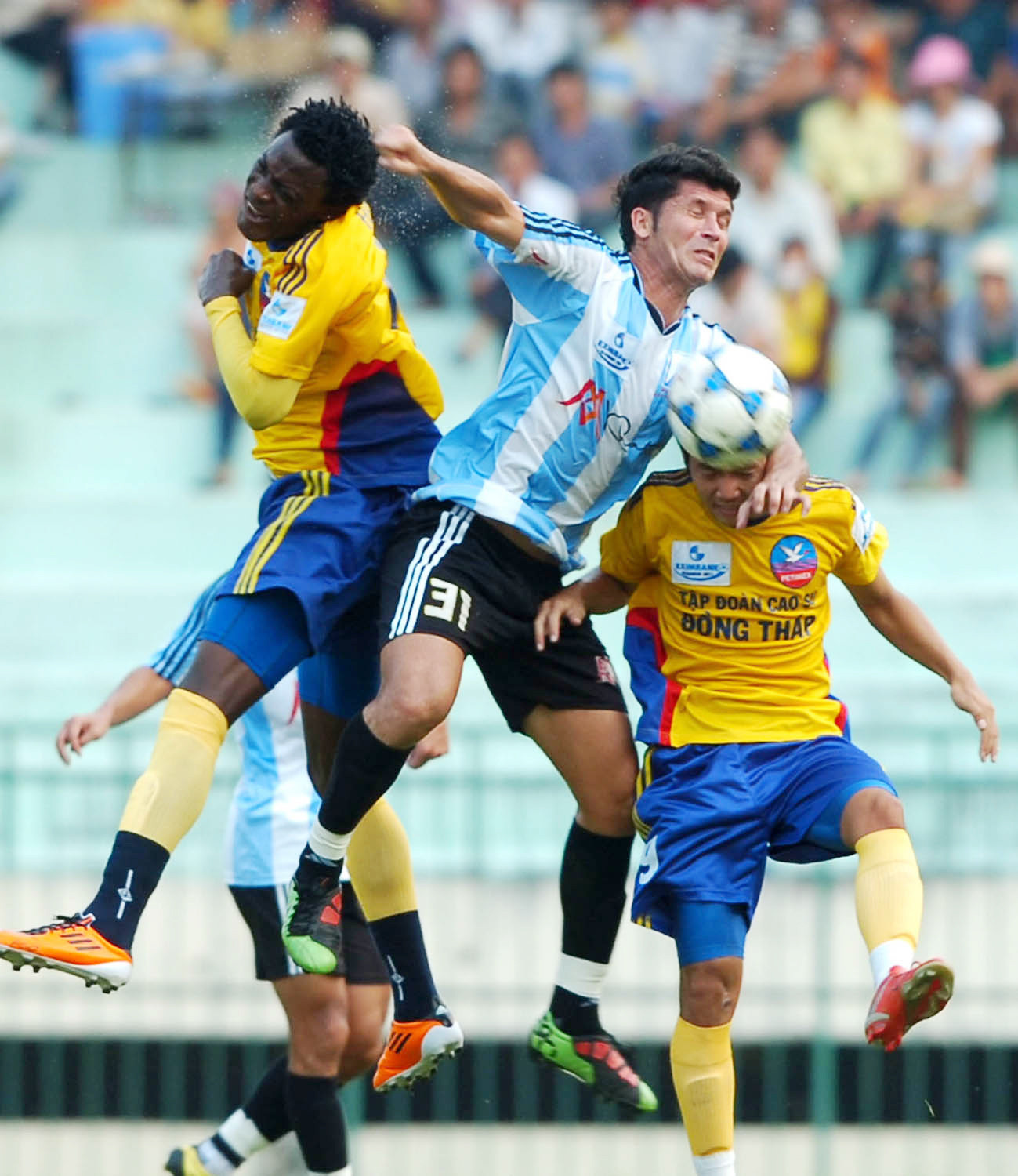 TĐCS Đồng Tháp và K.Khánh Hòa bất phân thắng bại Ảnh: Tường Vũ 