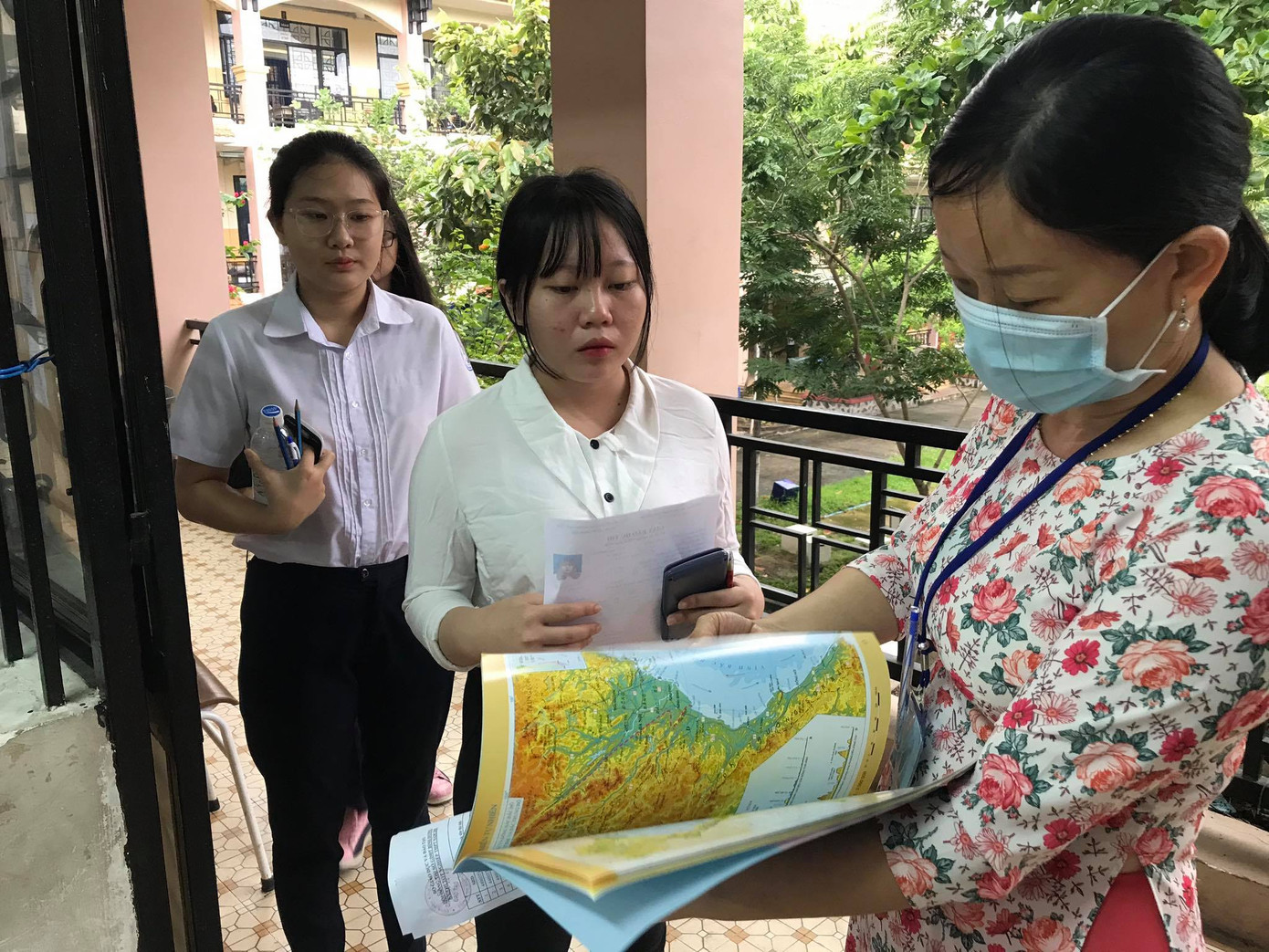 Cập nhật đề, đáp án thi tốt nghiệp THPT sáng nay ảnh 53