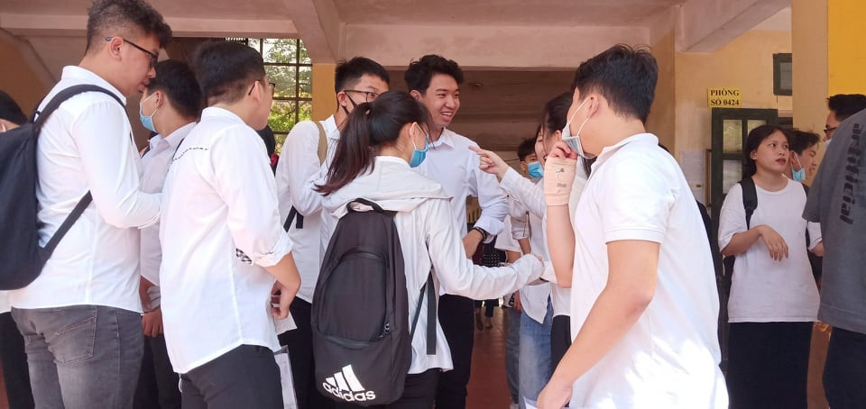 Cập nhật đề, đáp án thi tốt nghiệp THPT sáng nay ảnh 24