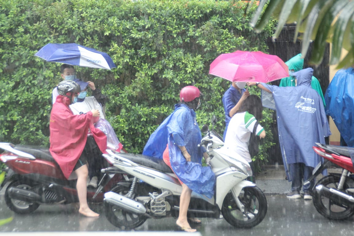 Thí sinh thi xong môn Toán THPT: Đề không bất ngờ, cập nhật giải đề tại đây ảnh 41