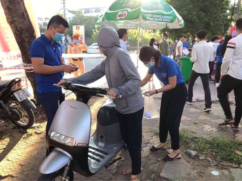 Thí sinh thi xong môn Toán THPT: Đề không bất ngờ, cập nhật giải đề tại đây ảnh 45