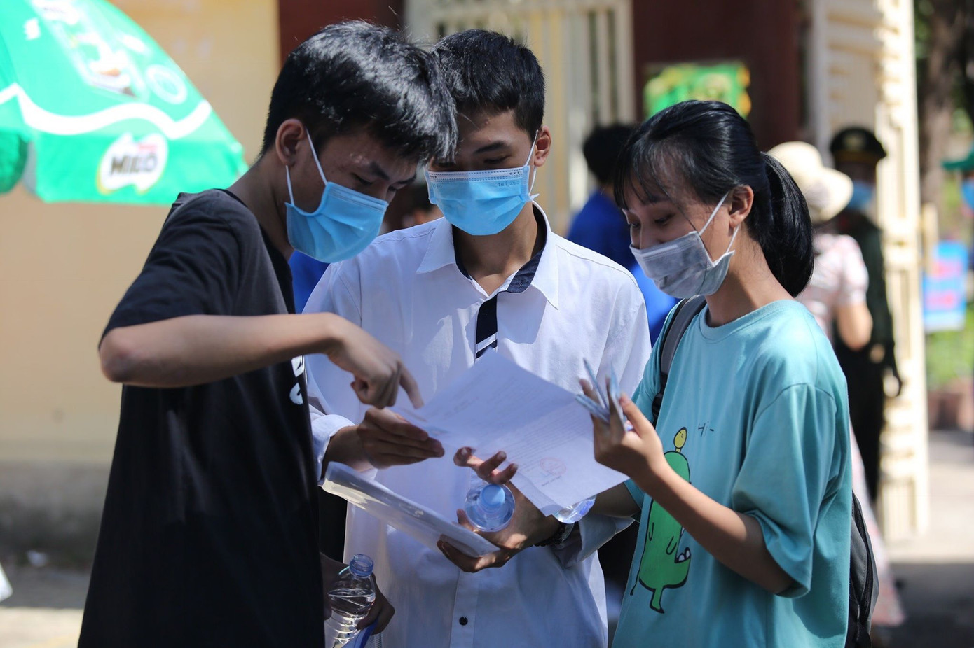 Thí sinh thi xong môn Toán THPT: Đề không bất ngờ, cập nhật giải đề tại đây ảnh 5