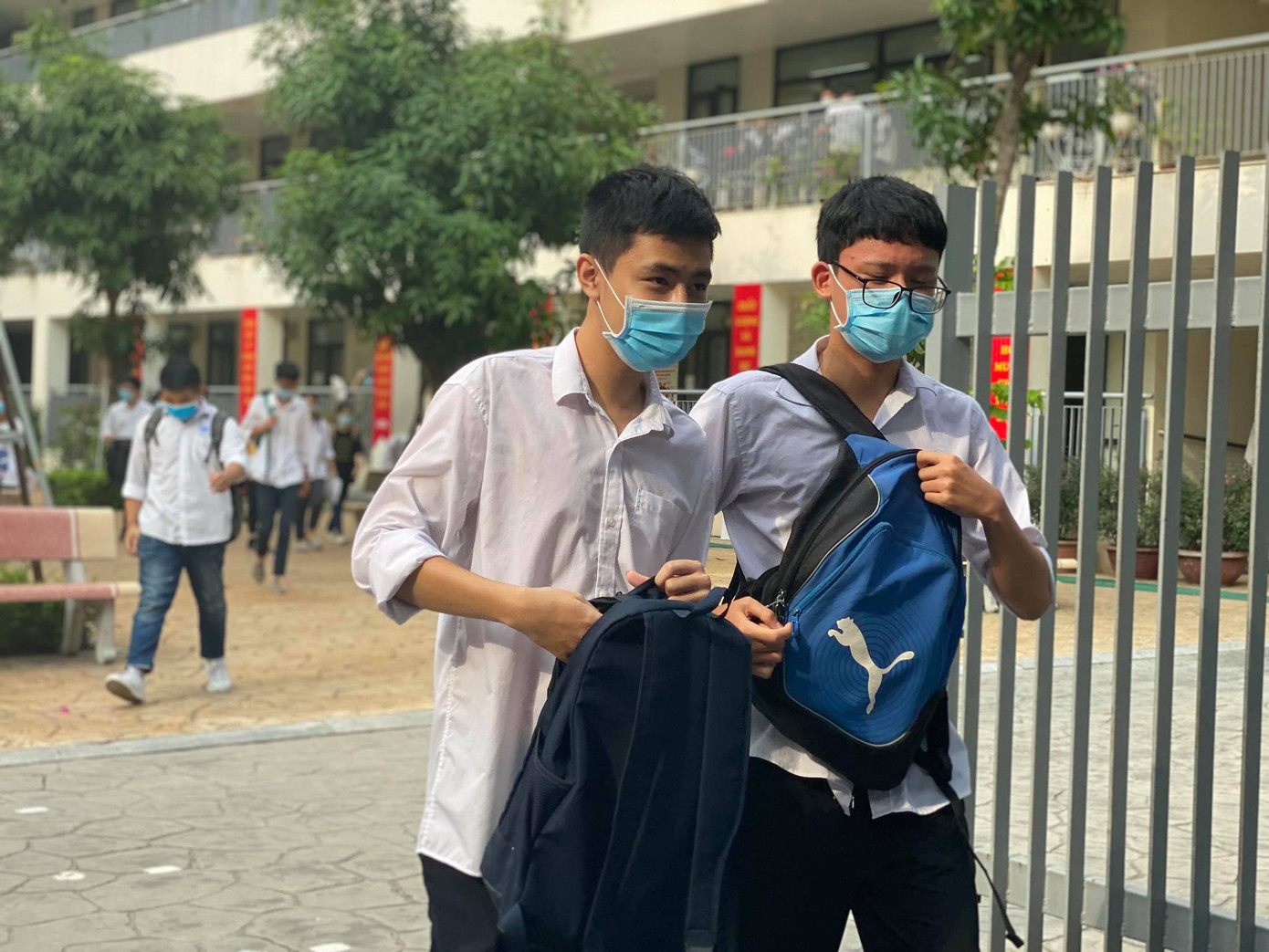 Thí sinh thi xong môn Toán THPT: Đề không bất ngờ, cập nhật giải đề tại đây ảnh 14