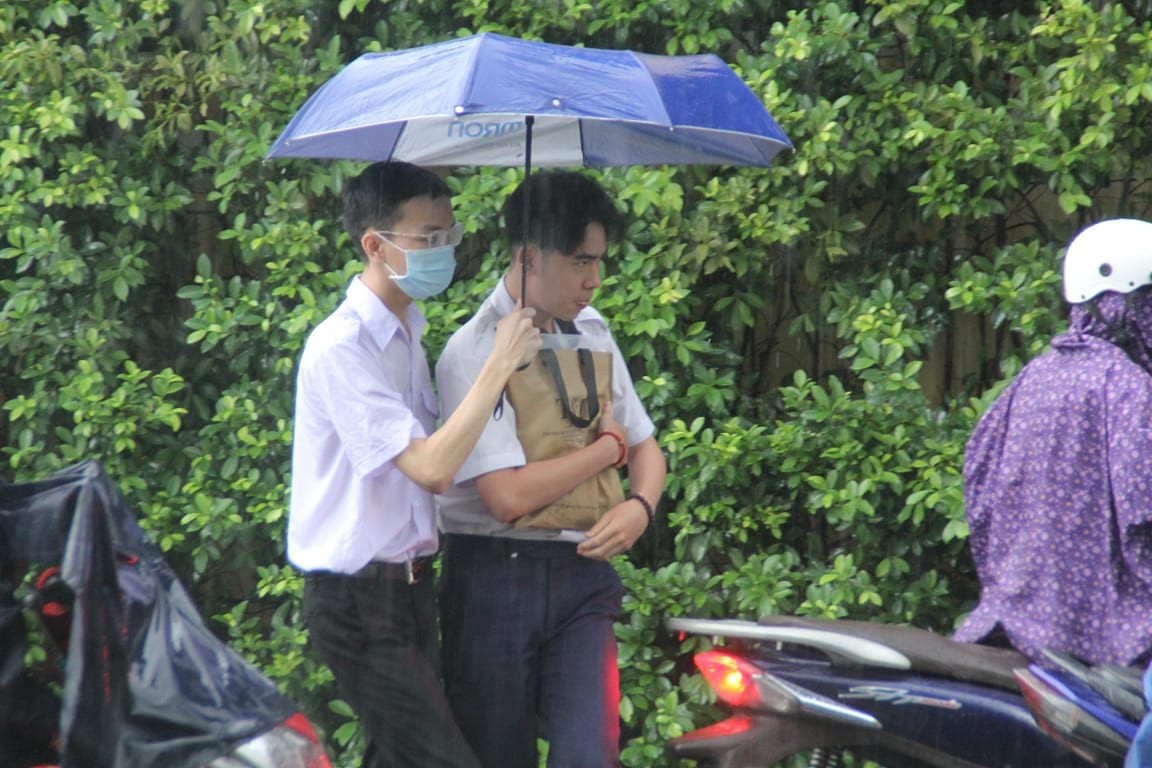 Thí sinh thi xong môn Toán THPT: Đề không bất ngờ, cập nhật giải đề tại đây ảnh 40