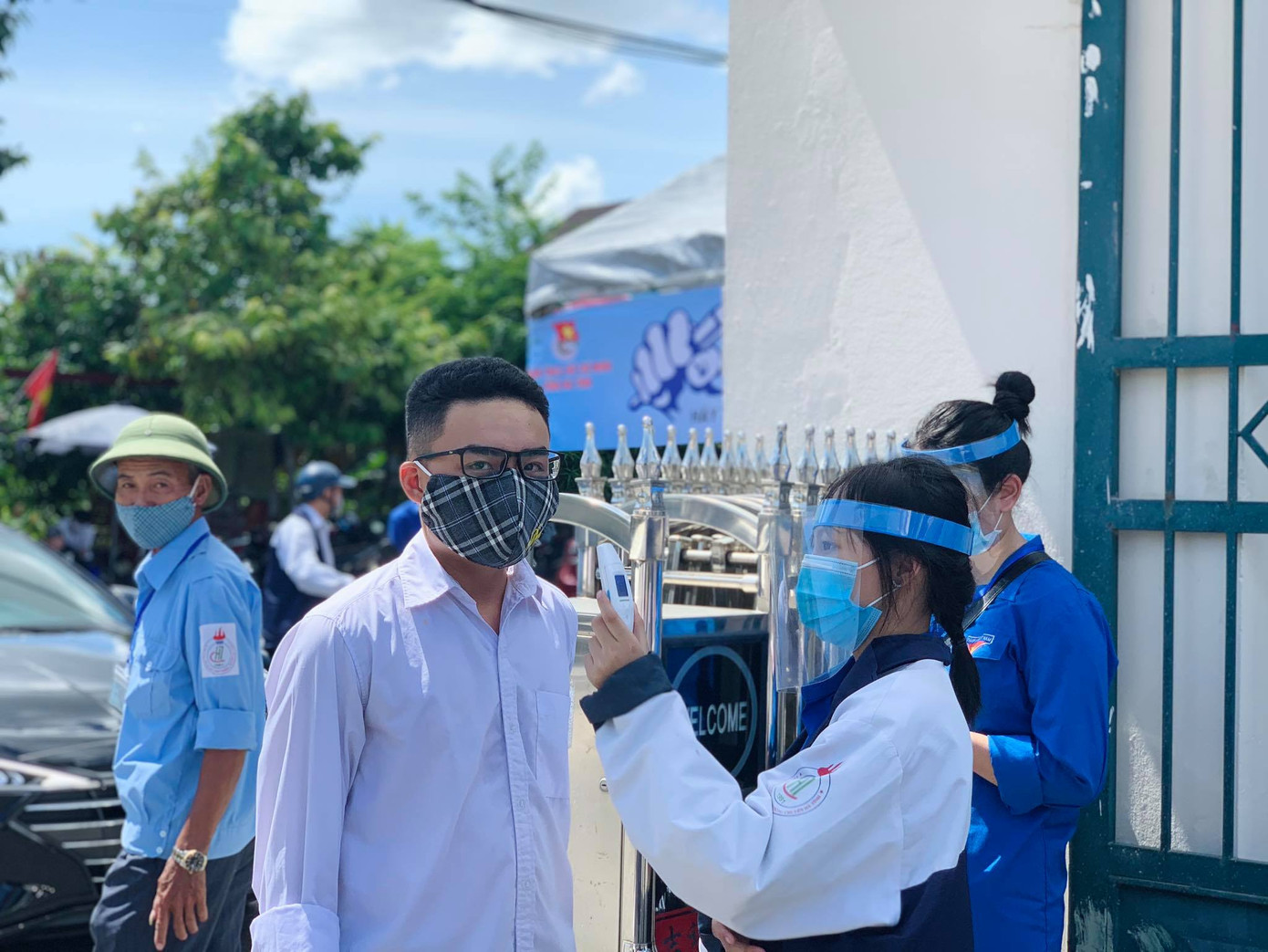 Thí sinh thi xong môn Toán THPT: Đề không bất ngờ, cập nhật giải đề tại đây ảnh 39