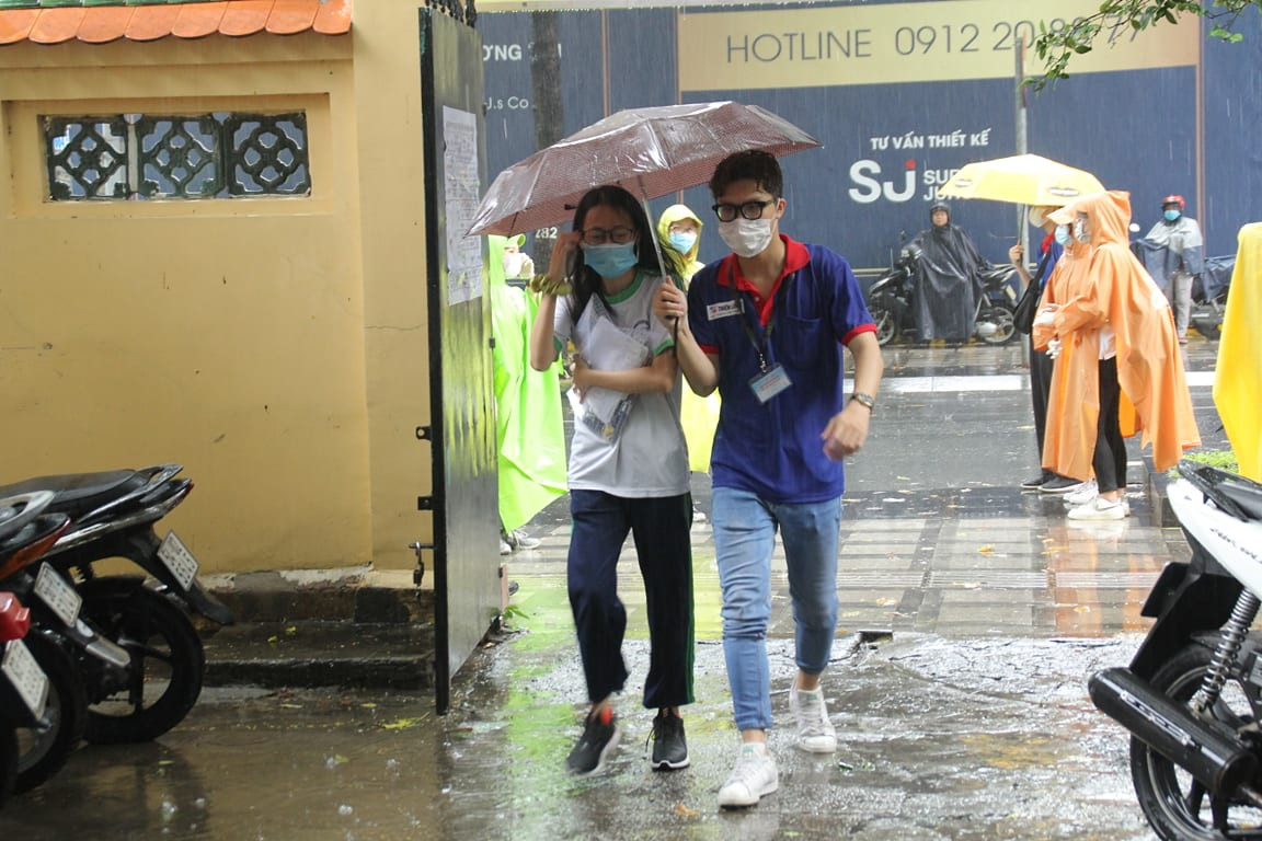 Thí sinh thi xong môn Toán THPT: Đề không bất ngờ, cập nhật giải đề tại đây ảnh 43