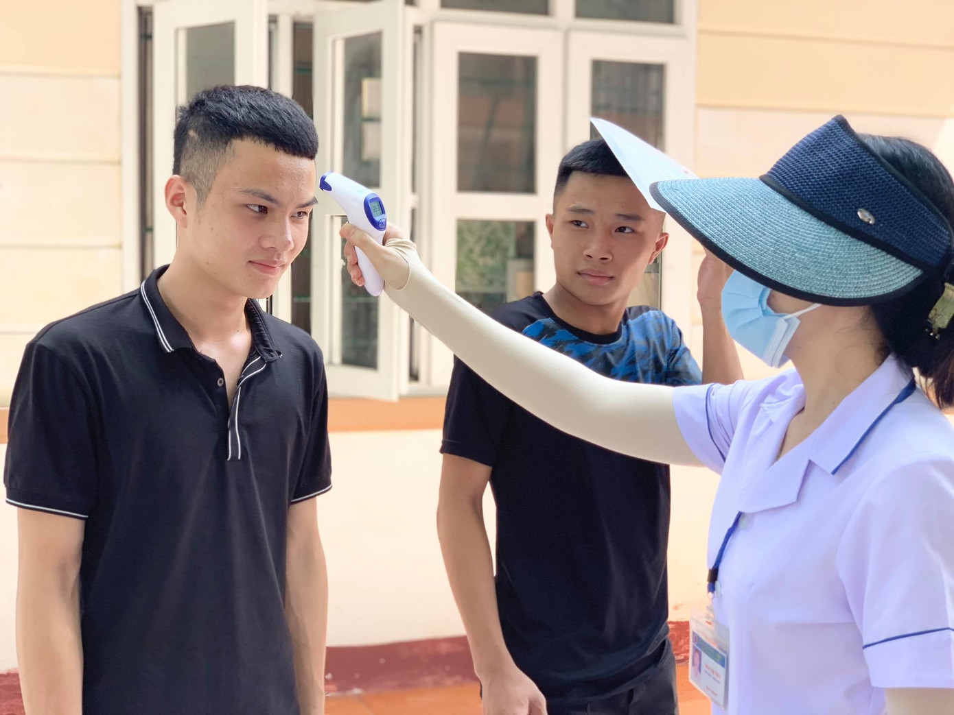 Gần 900.000 sỹ tử khẩu trang kín bưng làm thủ tục thi tốt nghiệp THPT ảnh 62