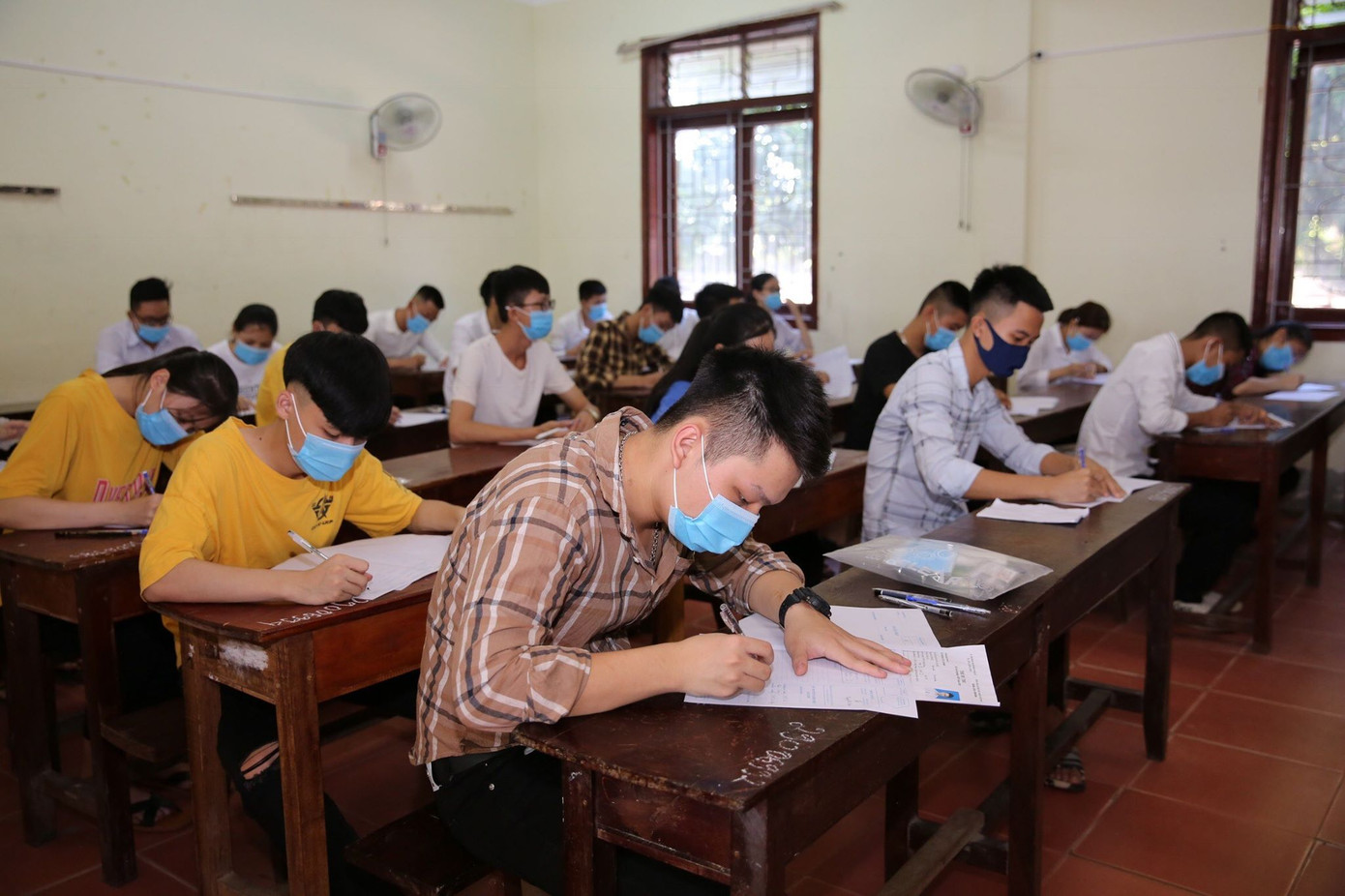 Thí sinh thi xong môn Toán THPT: Đề không bất ngờ, cập nhật giải đề tại đây ảnh 4