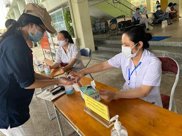 Gần 900.000 sỹ tử khẩu trang kín bưng làm thủ tục thi tốt nghiệp THPT ảnh 72