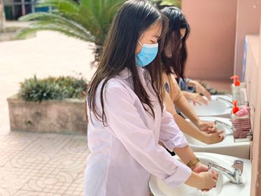 Gần 900.000 sỹ tử khẩu trang kín bưng làm thủ tục thi tốt nghiệp THPT ảnh 63