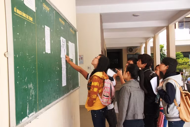 Thí sinh tìm phòng thi