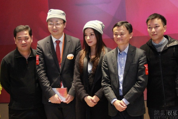 Triệu Vy tăng cân, lộ cằm mỡ trông thấy ảnh 6