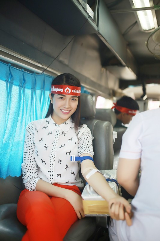 Nghệ sĩ TP. HCM hết mình với Chủ Nhật Đỏ ảnh 5