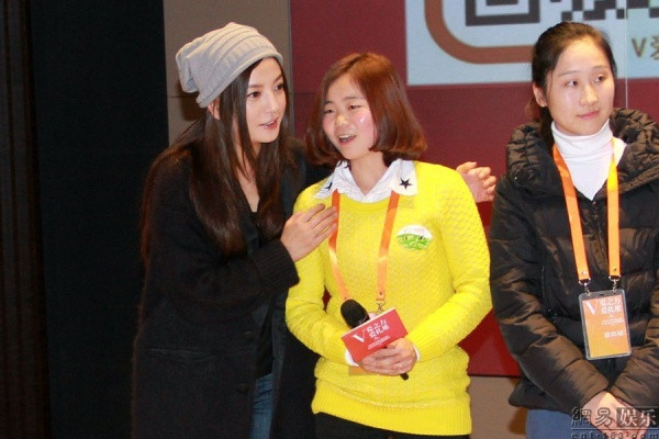 Triệu Vy tăng cân, lộ cằm mỡ trông thấy ảnh 5