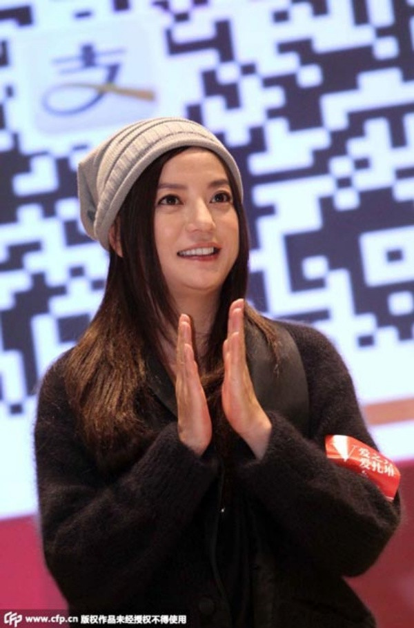 Triệu Vy tăng cân, lộ cằm mỡ trông thấy ảnh 1