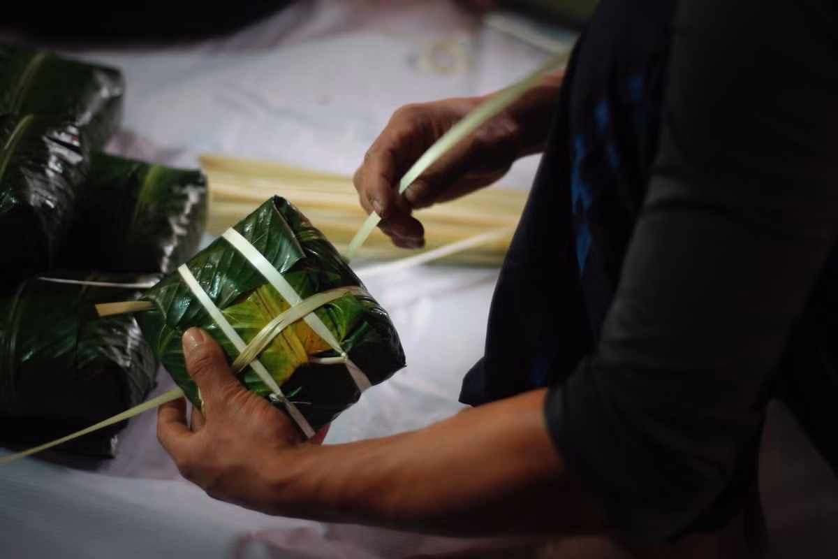 [ẢNH] Người dân Hà Nội tất bật làm bánh chưng Tết ảnh 12