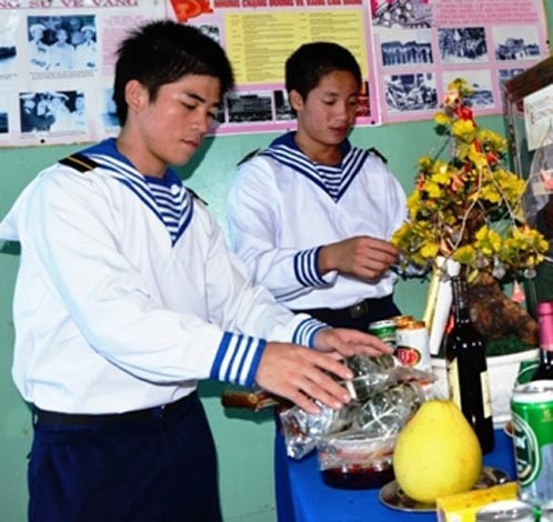  Những chuyến tàu 'xông biển' đầu năm ảnh 2