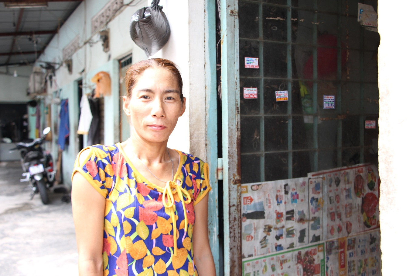 Chị Hương (43 tuổi, quê ở Thừa Thiên Huế) đã có nhiều năm ở trọ, bám trụ tại TPHCM (Ảnh: Xuân Trường). Chị Hương (43 tuổi, quê ở Thừa Thiên Huế) đã có nhiều năm ở trọ, bám trụ tại TPHCM (Ảnh: Xuân Trường).