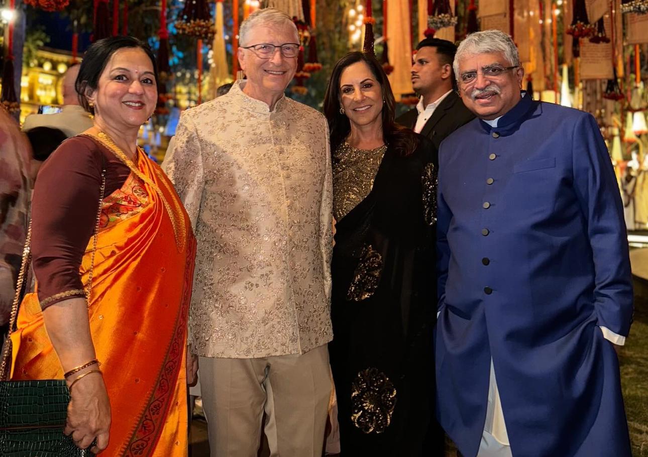 Bill Gates tại lễ kỷ niệm xa hoa ở Ấn Độ.