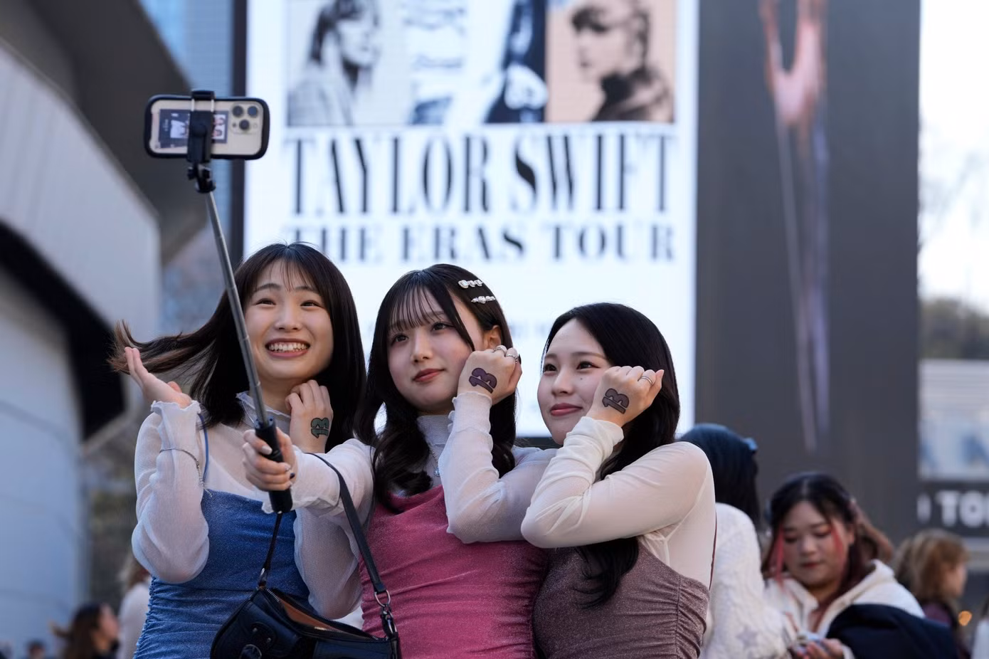 Đông đảo du khách trên thế giới tập trung đến các buổi diễn có Taylor Swift.