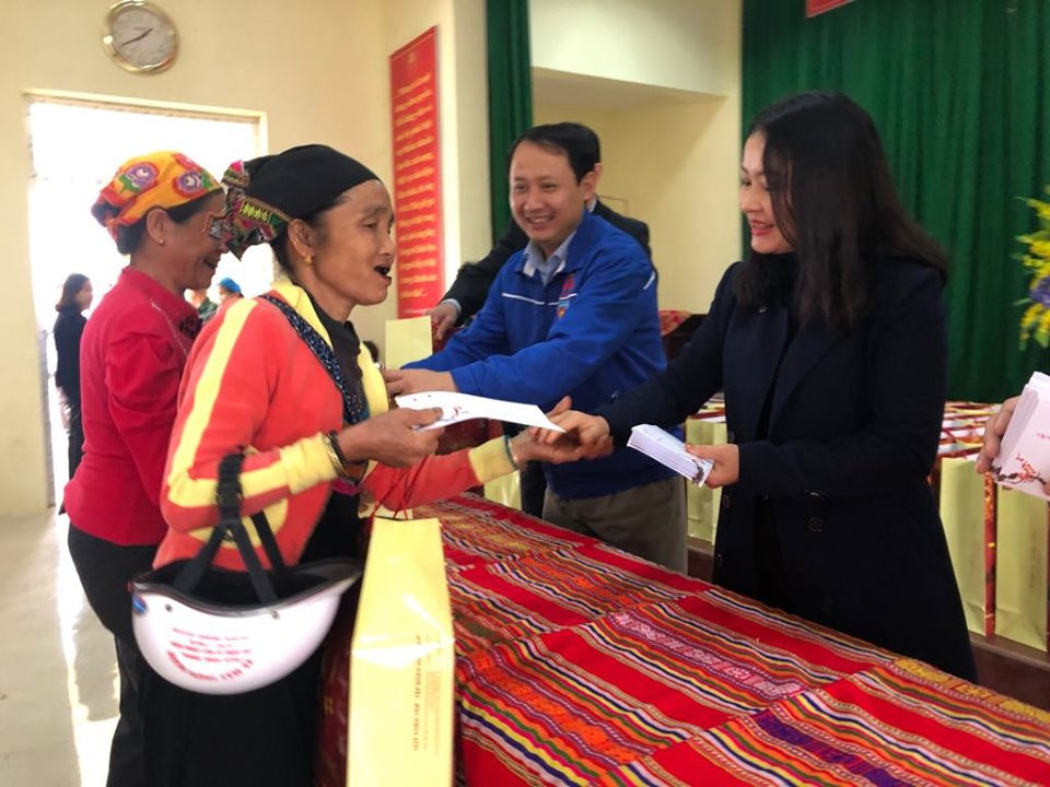 Mang tết sớm đến cho các hộ nghèo miền núi Thanh Hóa ảnh 9