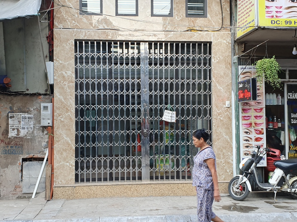 Cuộc sống lặng lẽ với khẩu trang, mặt nạ phòng độc sau vụ cháy công ty Rạng Đông ảnh 5