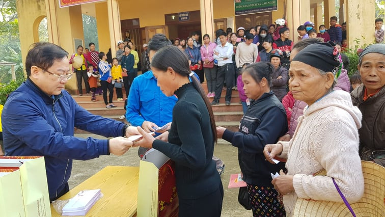 Mang tết sớm đến cho các hộ nghèo miền núi Thanh Hóa ảnh 3