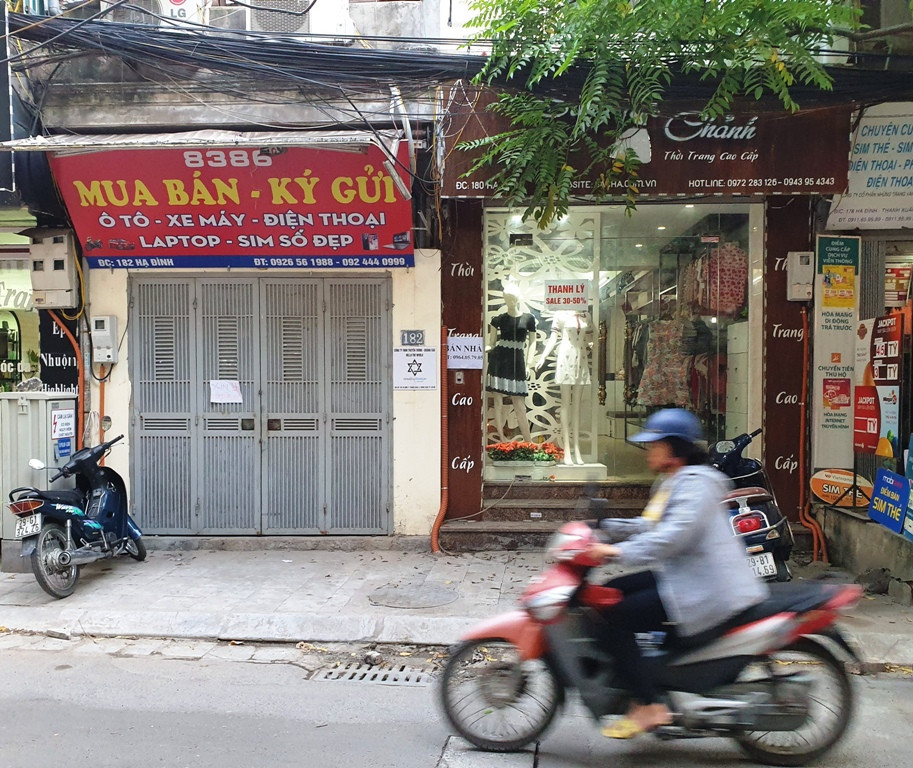 Cuộc sống lặng lẽ với khẩu trang, mặt nạ phòng độc sau vụ cháy công ty Rạng Đông ảnh 4