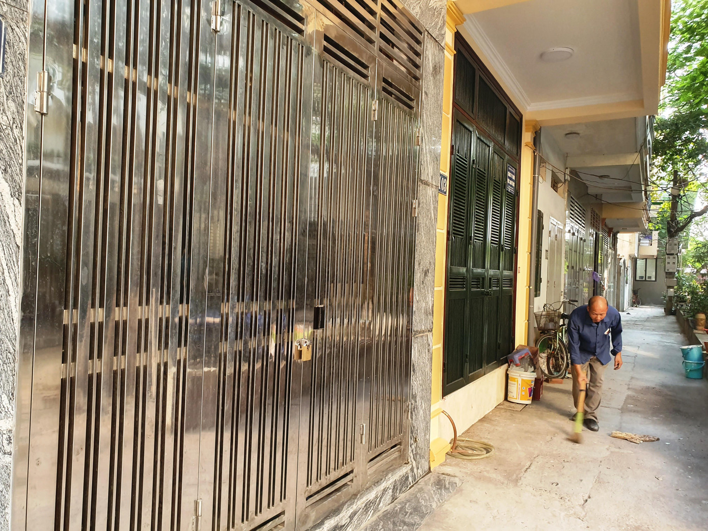 Cuộc sống lặng lẽ với khẩu trang, mặt nạ phòng độc sau vụ cháy công ty Rạng Đông ảnh 8