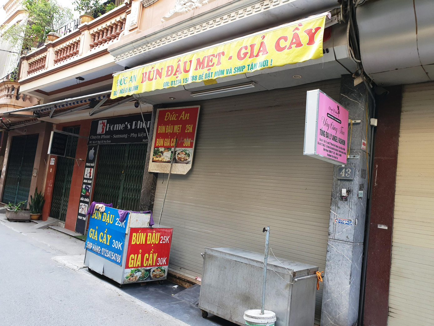 Cuộc sống lặng lẽ với khẩu trang, mặt nạ phòng độc sau vụ cháy công ty Rạng Đông ảnh 3