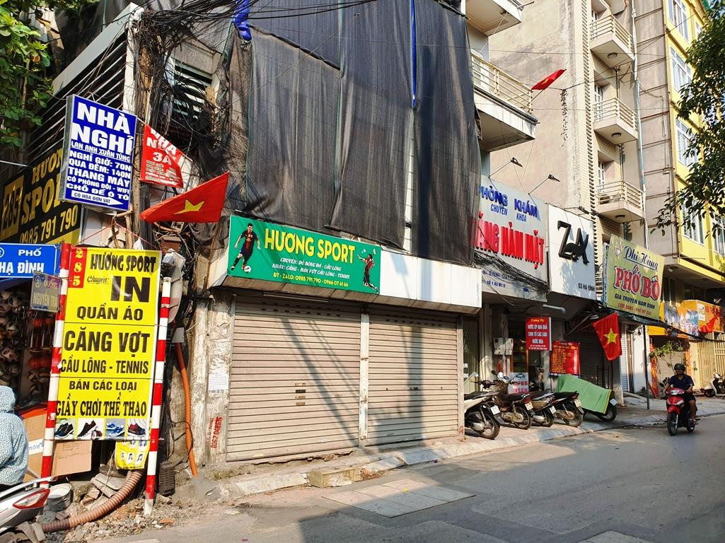 Cuộc sống lặng lẽ với khẩu trang, mặt nạ phòng độc sau vụ cháy công ty Rạng Đông ảnh 1