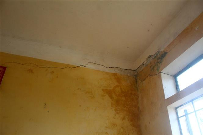 Phòng, lớp học của Trường THCS Giao Thiện bị xuống cấp.