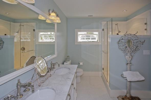 Phòng tắm với tone trắng sang trọng