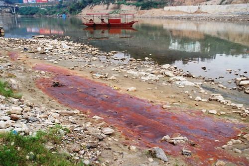 Xử lý ô nhiễm nước sông Hồng không dễ