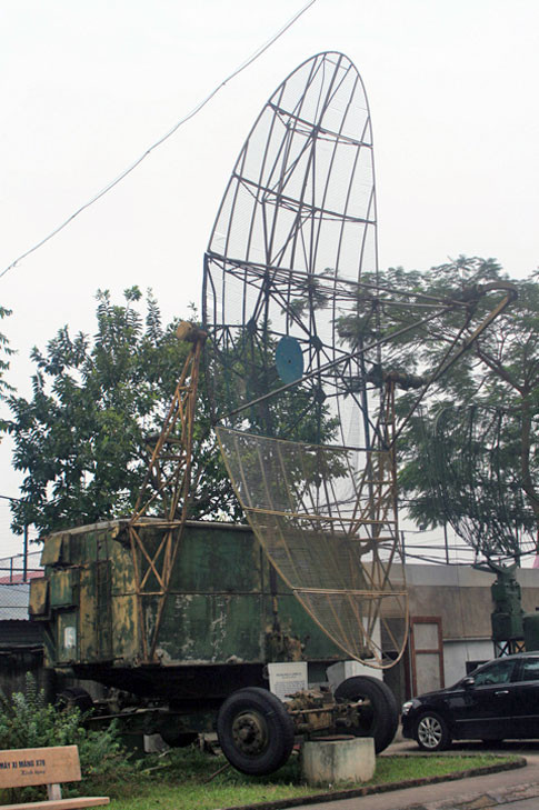 Trong đó có đài ra-đa PRV-11 được nghiên cứu phát triển từ năm 1953; tới năm 1961 được đưa vào trực chiến trong lực lượng phòng không, không quân Liên Xô. Đài đo cao PRV-11 được sử dụng thay thế các đài PRV-9 băng sóng cm tại các trạm ra-đa cơ động