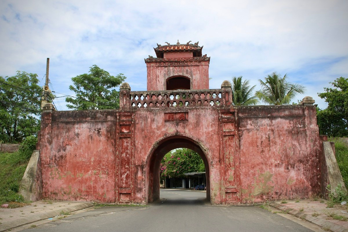 Thành cổ Diên Khánh là một di tích nổi tiếng của huyện Diên Khánh. Ảnh: N.N.