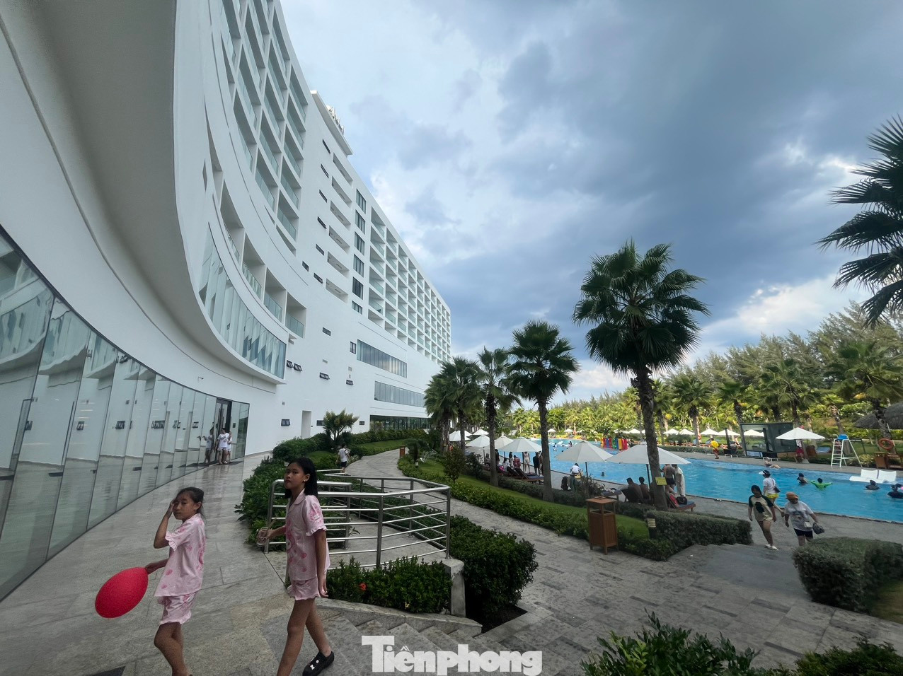 Huyện Cam Lâm chưa lập hồ sơ xử phạt những resort ở khu vực Bãi Dài xả thải vượt chuẩn. Huyện Cam Lâm chưa lập hồ sơ xử phạt những resort ở khu vực Bãi Dài xả thải vượt chuẩn.