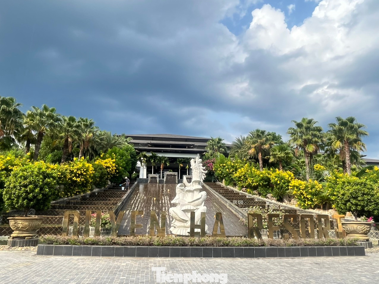 Theo Nghị định số 45 của Chính phủ, Duyên Hà resort sẽ bị xử phạt từ 280 - 300 triệu đồng. Theo Nghị định số 45 của Chính phủ, Duyên Hà resort sẽ bị xử phạt từ 280 - 300 triệu đồng.