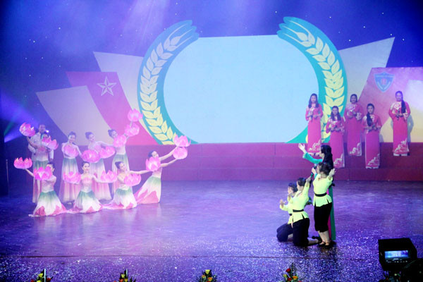 Chương trình văn nghệ do Đoàn nghệ thuật Bộ tư lệnh Cảnh sát cơ động biểu diễn Ảnh: Cẩm Kỳ