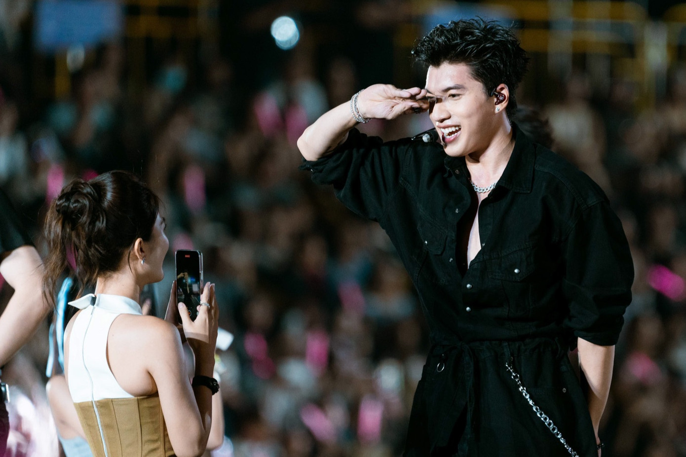 Thành công của hai show anh trai cho thấy sự sáng tạo không ngừng nghỉ của người Việt. Thành công của hai show anh trai cho thấy sự sáng tạo không ngừng nghỉ của người Việt.