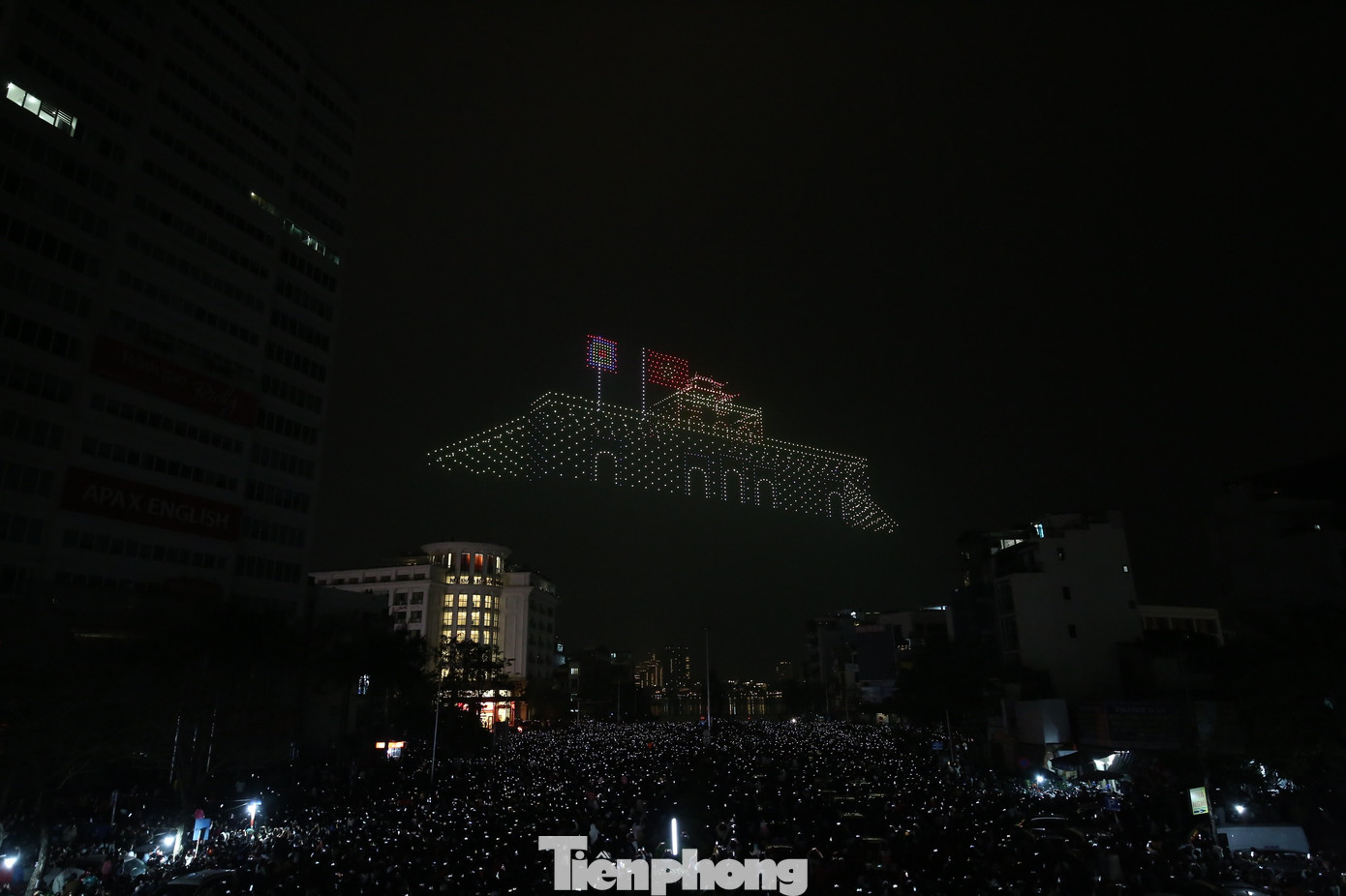 Đây là màn trình diễn với số lượng drone nhiều kỷ lục tại khu vực Đông Nam Á, kết hợp cùng âm nhạc được sáng tác riêng cùng hệ thống âm thanh chất lượng cao và màn hình tường thuật trực tiếp được lắp đặt xung quanh khu vực hồ Tây.