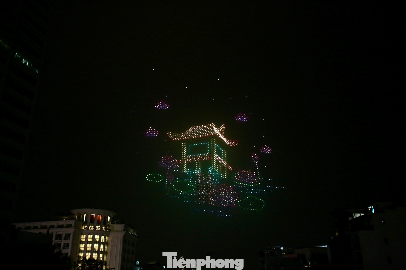 Những biểu tượng xuất hiện trong buổi diễn đều hướng tới quảng bá hình ảnh của Thủ đô tới đông đảo nhân dân và du khách quốc tế nhằm thu hút và phát triển du lịch Thủ đô. Màn trình diễn được lấy cảm hứng từ nền văn hiến ngàn năm lịch sử của Thủ đô, là kết tinh các giá trị văn hóa dân tộc Việt Nam.