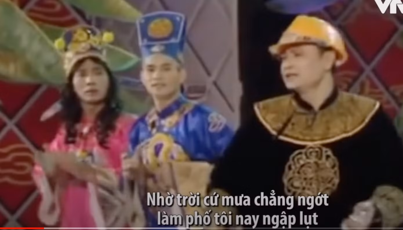 Bài hát chế Lụt từ ngã tư đường phố đến nay vẫn được nghe đi nghe lại vào mùa mưa, lụt. Bài hát chế Lụt từ ngã tư đường phố đến nay vẫn được nghe đi nghe lại vào mùa mưa, lụt.