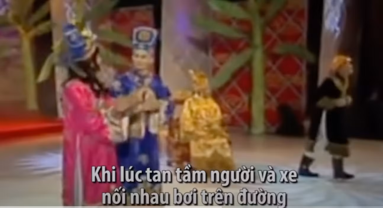 Bài hát chế Lụt từ ngã tư đường phố đến nay vẫn được nghe đi nghe lại vào mùa mưa, lụt. Bài hát chế Lụt từ ngã tư đường phố đến nay vẫn được nghe đi nghe lại vào mùa mưa, lụt.