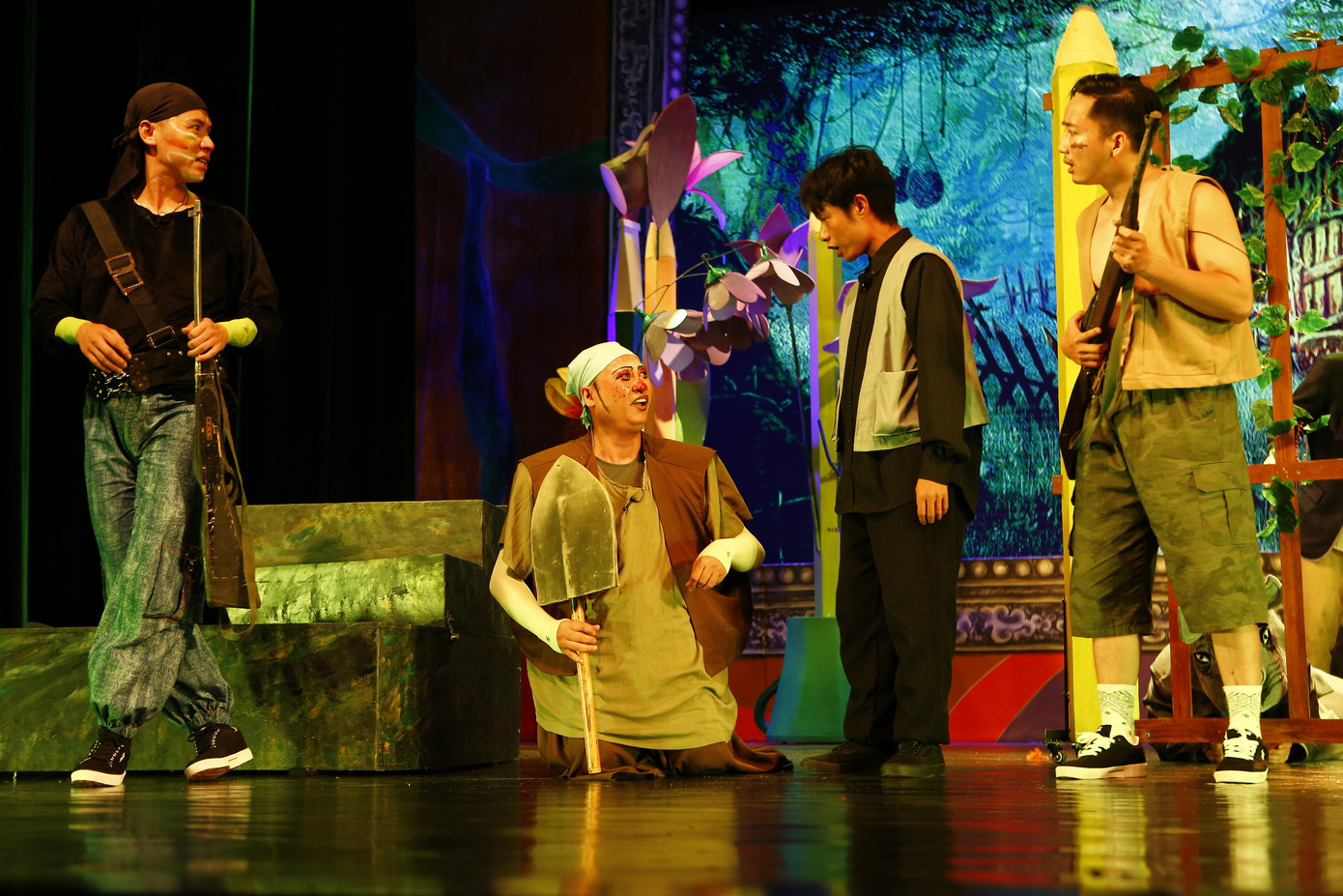 Vở kịch Vị vua không ngai của Nhà hát Tuổi trẻ được dàn dựng dựa trên kịch bản đạt giải A Cuộc vận động sáng tác kịch bản sân khấu phục vụ thiếu niên, nhi đồng tổ chức năm 2023.