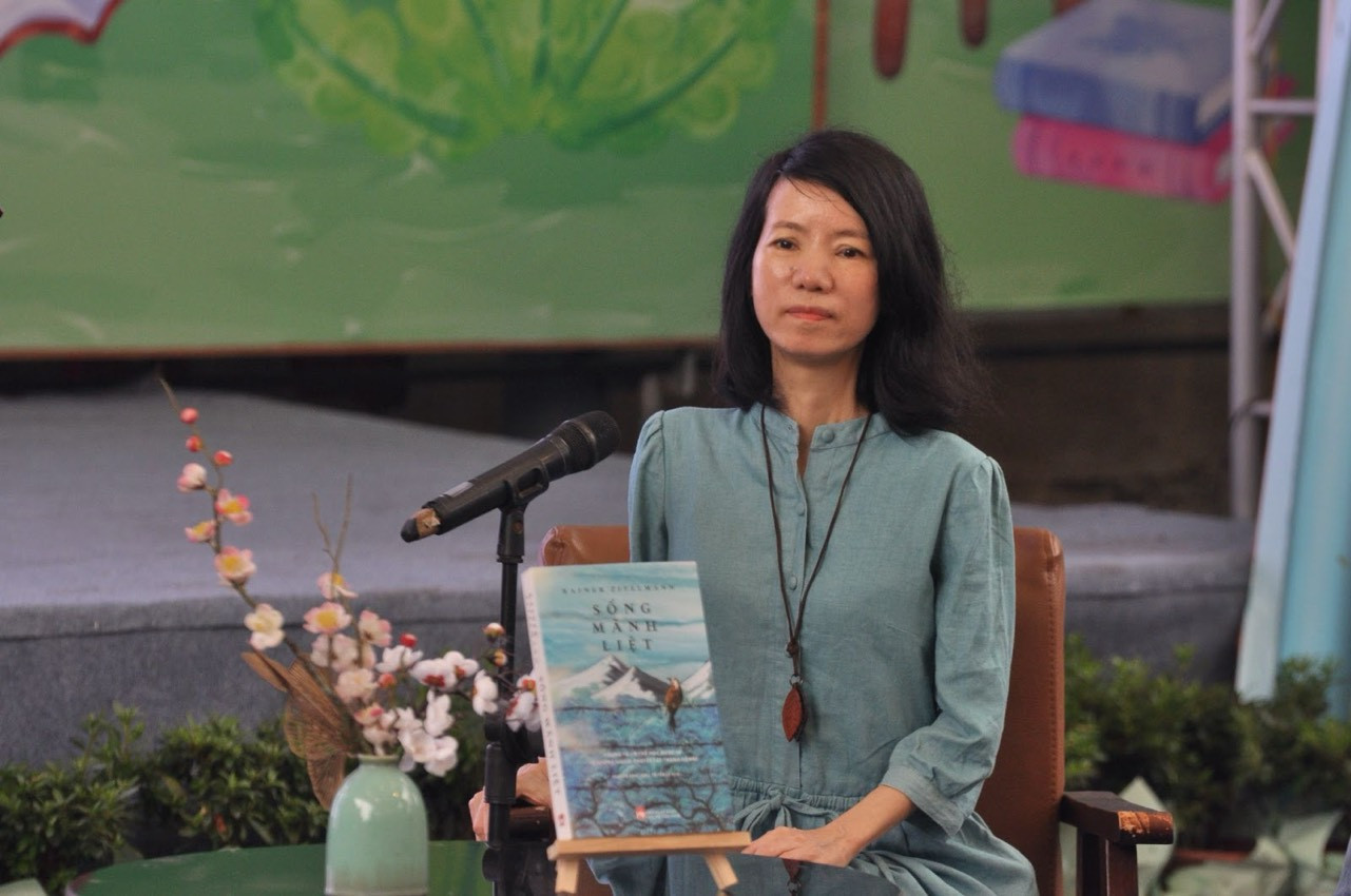 Dịch giả Nguyễn Bích Lan có nhiều chia sẻ về cuốn sách Sống mãnh liệt và hành trình vượt khó của bản thân.