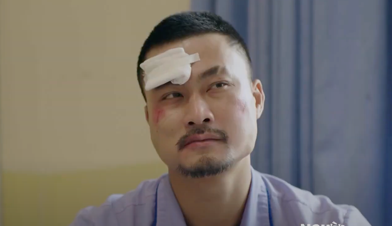 Phân cảnh bà Thư xin Trí (Duy Hưng) tha cho con riêng của chồng để lại nhiều ấn tượng cho diễn viên Vân Dung. Phân cảnh bà Thư xin Trí (Duy Hưng) tha cho con riêng của chồng để lại nhiều ấn tượng cho diễn viên Vân Dung.