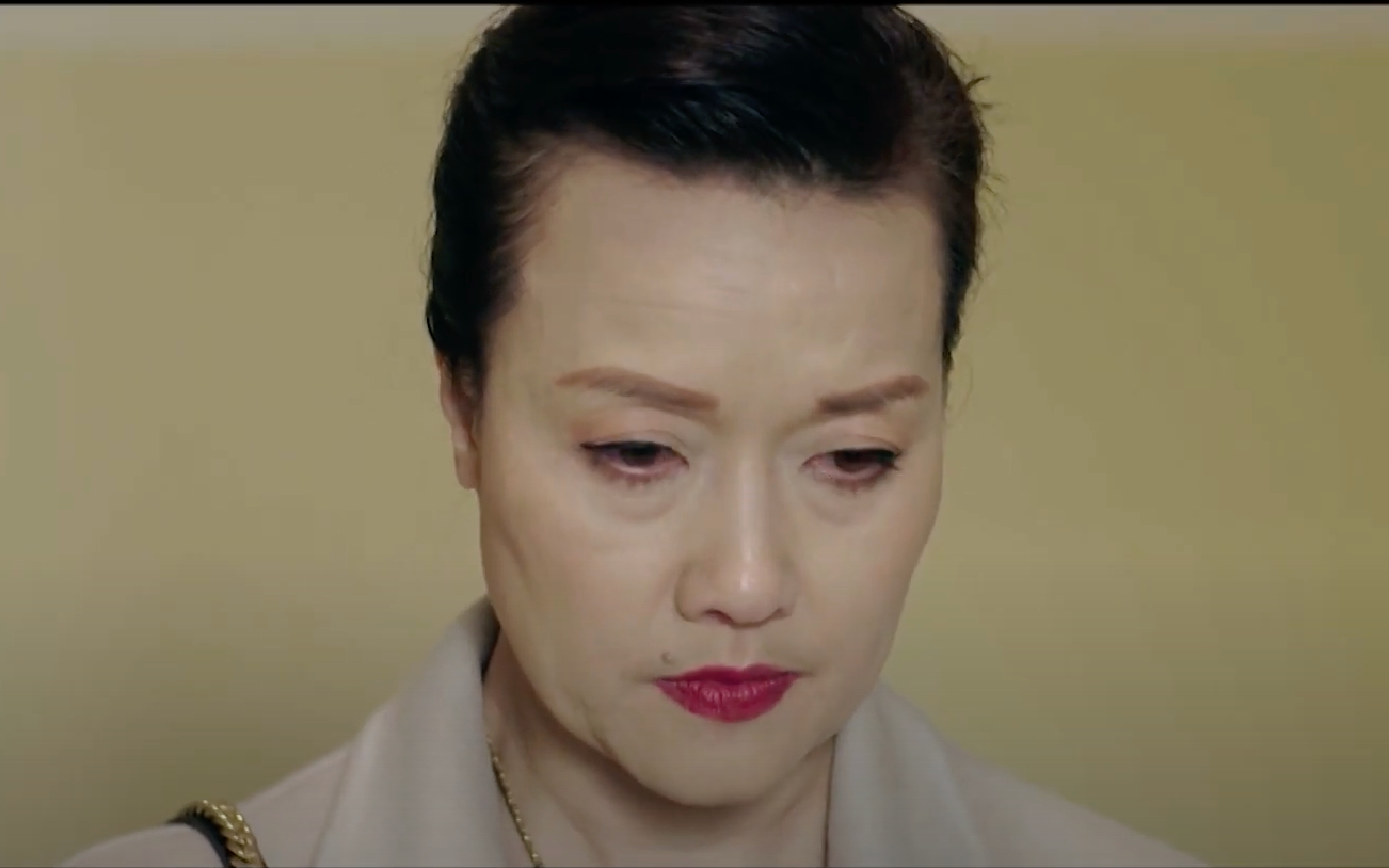 Phân cảnh bà Thư xin Trí (Duy Hưng) tha cho con riêng của chồng để lại nhiều ấn tượng cho diễn viên Vân Dung. Phân cảnh bà Thư xin Trí (Duy Hưng) tha cho con riêng của chồng để lại nhiều ấn tượng cho diễn viên Vân Dung.