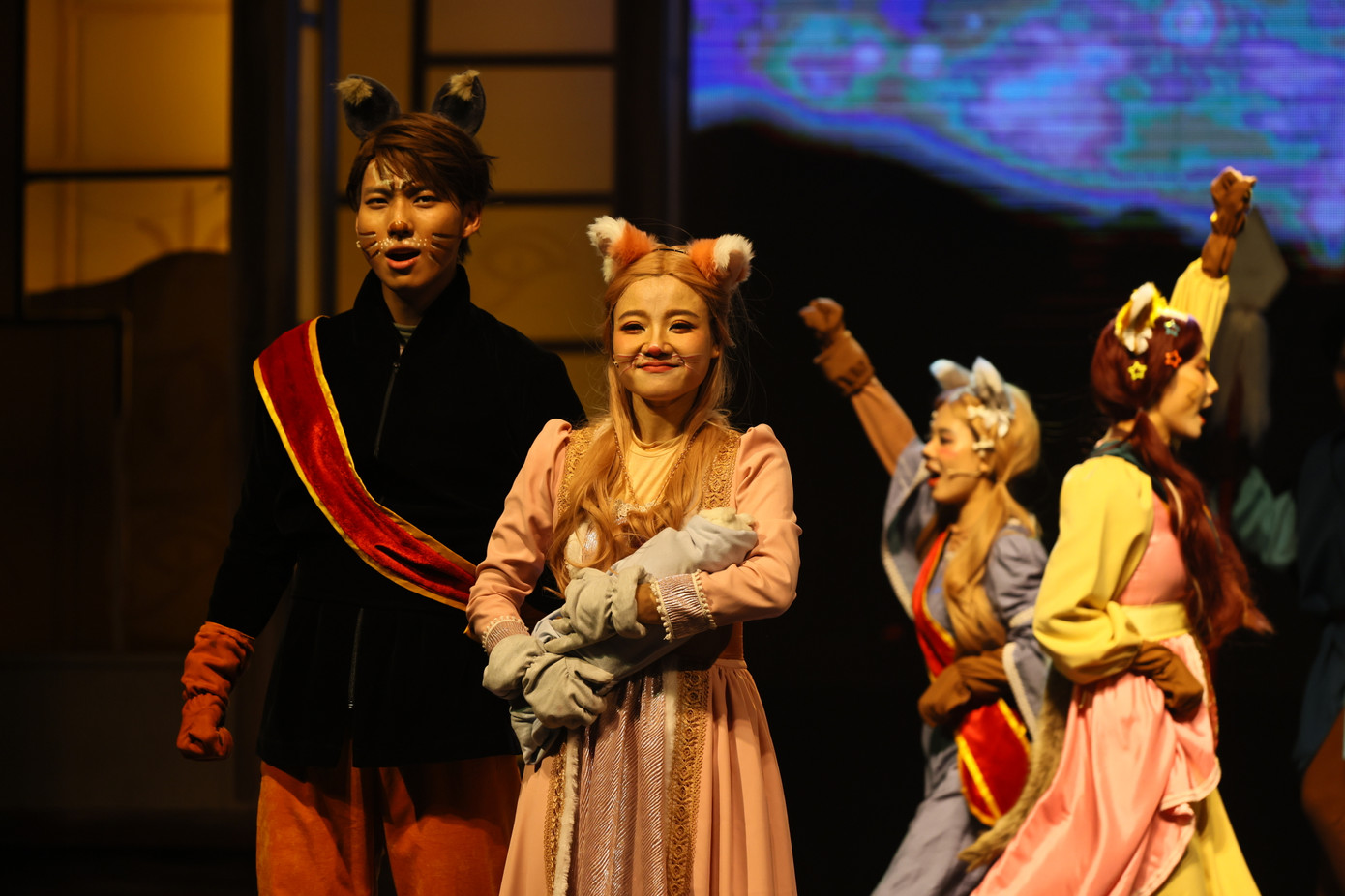 Nhà hát Tuổi trẻ thực hiện thành công nhiều buổi diễn phục vụ khán giả nhí. Nhà hát Tuổi trẻ thực hiện thành công nhiều buổi diễn phục vụ khán giả nhí.