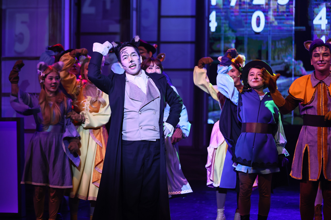 Vở nhạc kịch Zorba - Chú mèo thám tử (Cat Zorba) thuộc dự án hợp tác và sáng tạo chung giữa Nhà hát Tuổi trẻ và Nhà hát SangsangMaru (Hàn Quốc). Vở nhạc kịch Zorba - Chú mèo thám tử (Cat Zorba) thuộc dự án hợp tác và sáng tạo chung giữa Nhà hát Tuổi trẻ và Nhà hát SangsangMaru (Hàn Quốc).